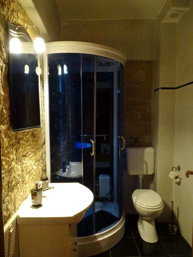 Apartment Naita Sinj Bagian luar foto